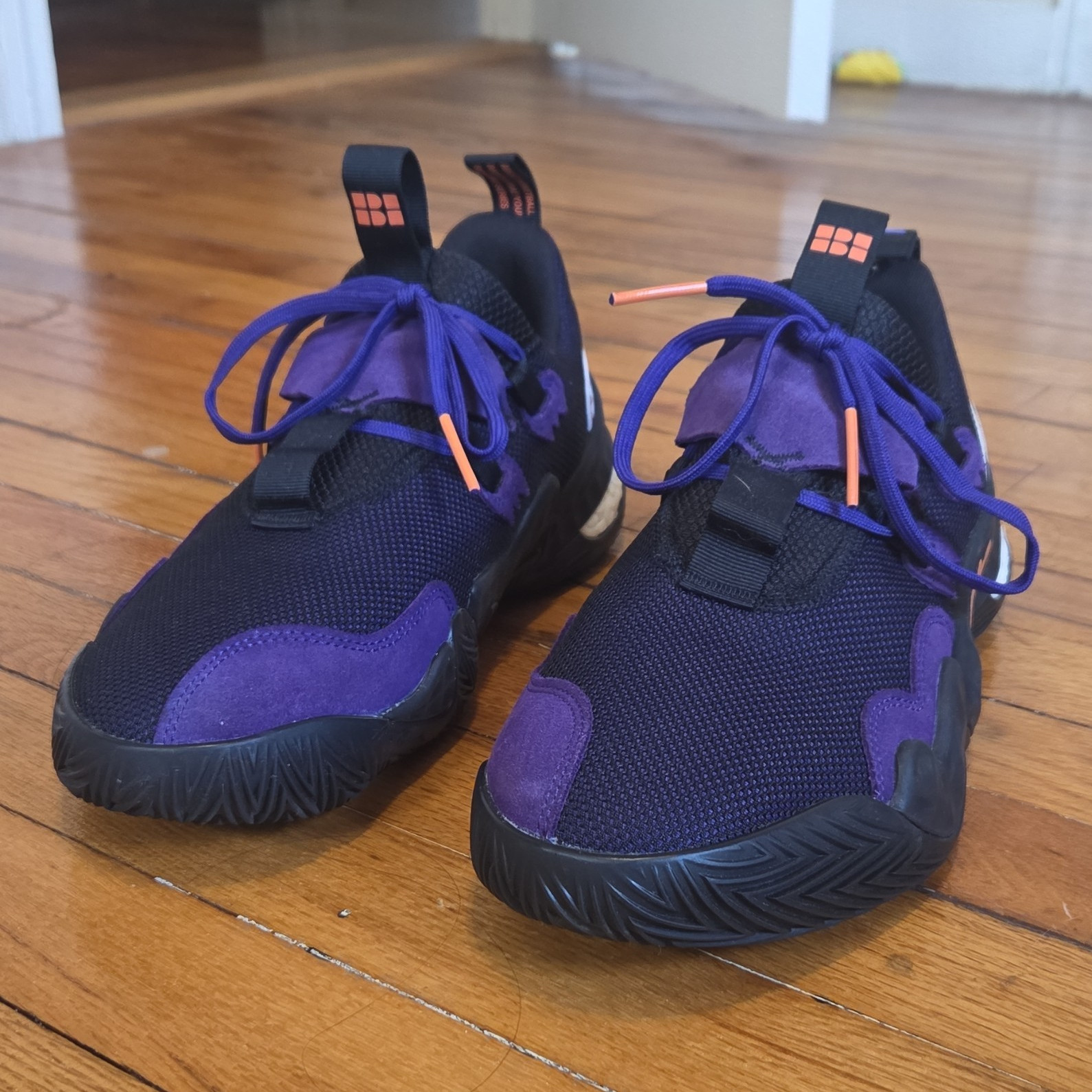 adidas Trae Young 1 Low Top Sneaker Sz 10 Mens Black/College Purple Solar Orange