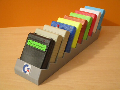 Ständer / Cover ''hell grau'' für 10 Commodore C 64 / C 128 Cartridge / Module