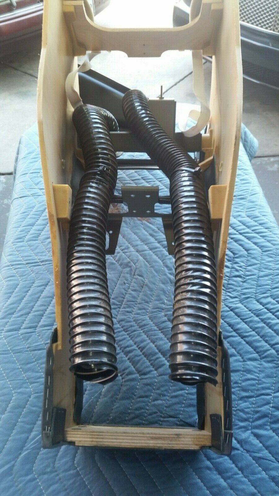  99 BENTLEY TURBO R FRONT CENTER CONSOLE  ON BLACK GOOD CONDITION FLOOR SHIFT
