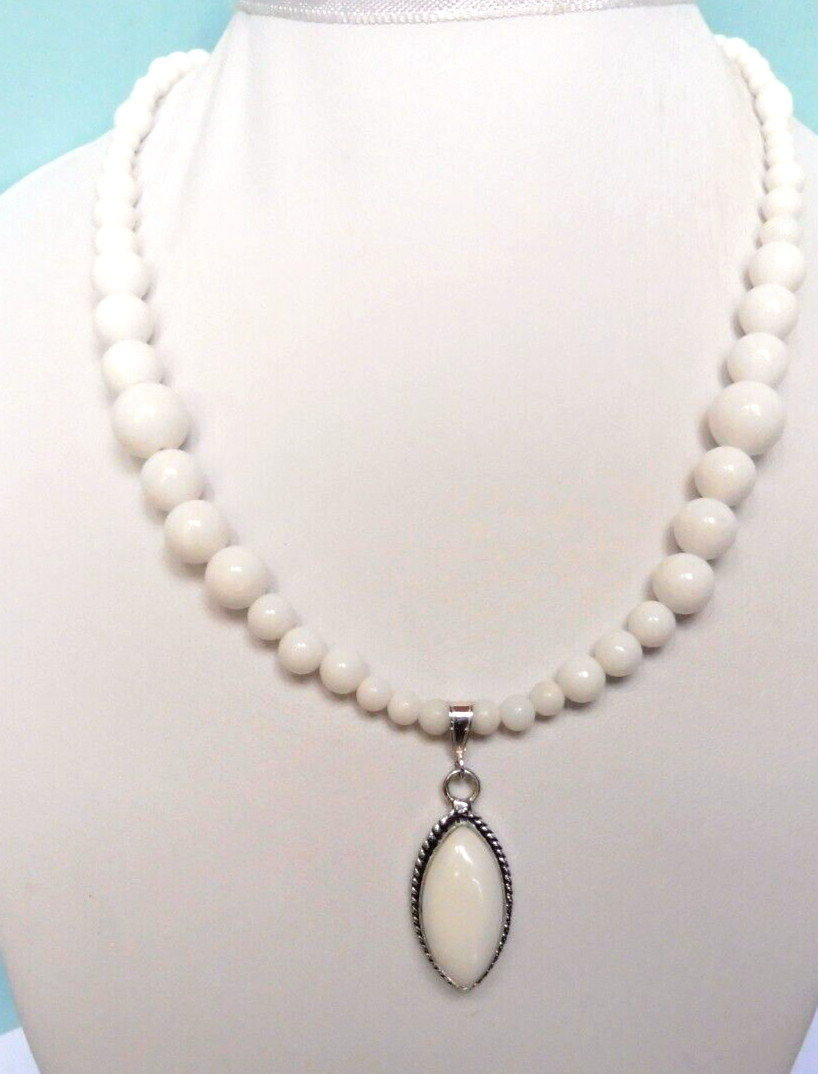 Collier Jade Blanc 159 Cts Argent Massif, l'Accessoire Chic de vos Soirées et Journées - 3