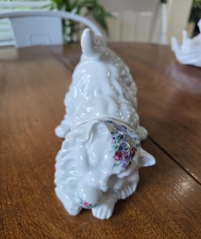Vintage Southern Heirlooms, For Elizabeth Arden Porcelain Cat Trinket Box