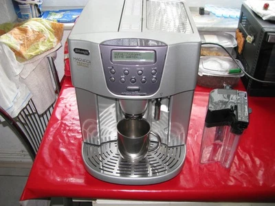 DeLonghi Magnifica Pronto Cappuccino ESAM4500 Kaffeevollautomat, Silber, 1350W