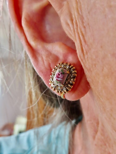 Vintage 1950's Guilloche Enamel & Rhinestone Screw Back Earrings - Picture 2 of 4