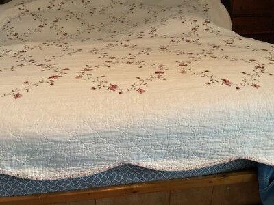 Quilt Embroidery Scalloped Edge Machine Stitched Flower Design Lg