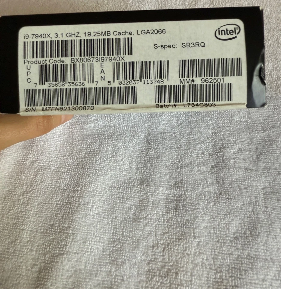 Intel Core i9 x-series i9-7940X 3.1 GHZ LGA2066 SR3RQ - Image 2 of 4
