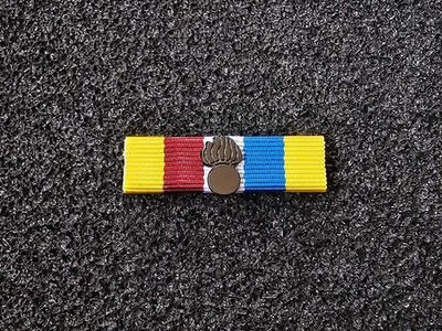 S1-460) Luxemburg Marsch schwarz Diekirch US Ribbon 35mm Ordensspange Bandspange