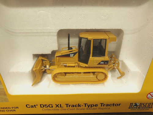 Norscot Caterpillar Cat D5G XL Track Type Tractor Dozer W/ Ripper 1:50 Diecast - Picture 2 of 5
