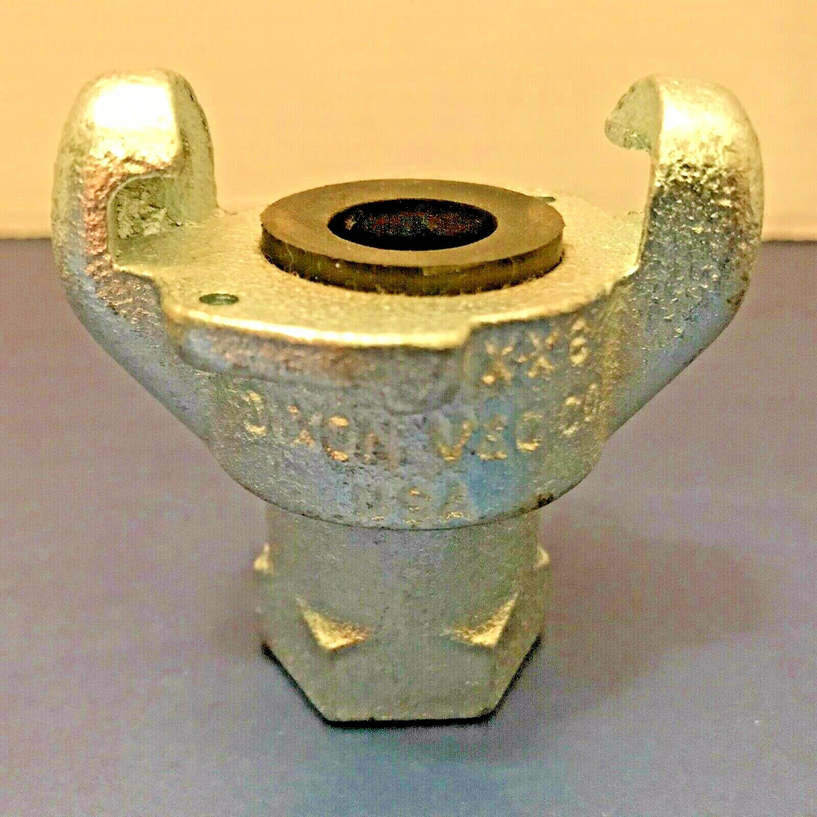 TWO (2) DIXON VALVE AMC1 1/4" FEMALE AIR KING UNIVERSAL 2 LUG