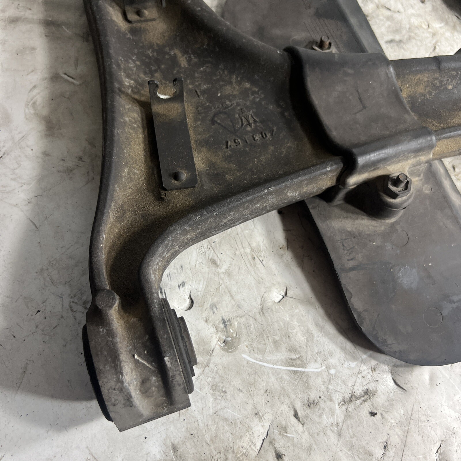 03-08 Maserati Quattroporte Right Rear Control Arm Set M139 Upper Lower Toe