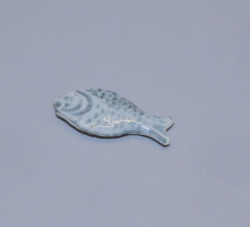 -ANCIENNE  FEVE POISSON BLEU RANQUE DUCONGE ou 1ere EPOQUE PORCELAINE VITRINE  D