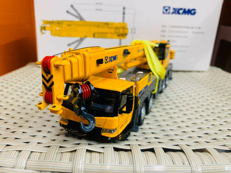 XCMG XCT75 Mobile Crane Model 1/50 Scale Die-Cast New in Original Box - Image 4 of 4