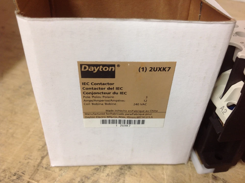Contactor Dayton 2UXK7 IEC, 240VAC, 12A, abierto, 3P NUEVO EN CAJA Foto 3 de 4