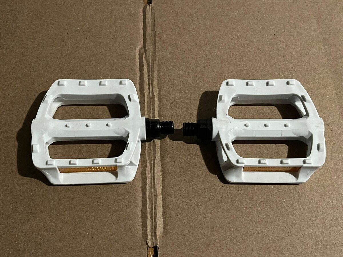NEW 1/2” WHITE OLD SCHOOL BMX PEDALS SR 474 STYLE 85 GT NEW 1/2” WHITE OLD SCHOOL BMX PEDALS SR 474 STYLE 85 GT