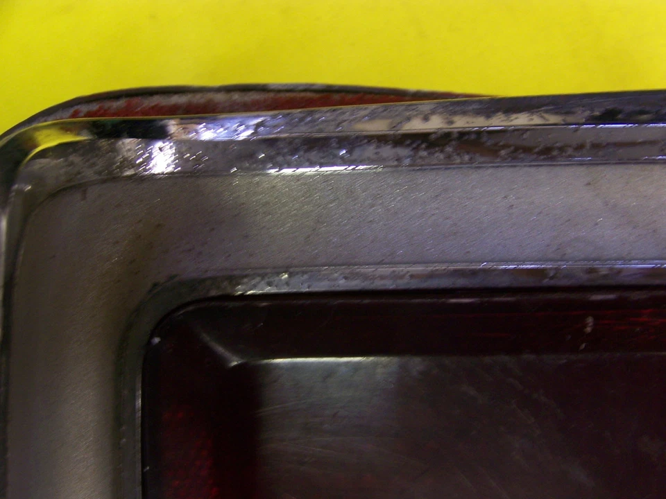 Plymouth Road Runner 1969 Satellite Belvedere LH luz trasera carcasa y lente OEM Foto 2 de 4