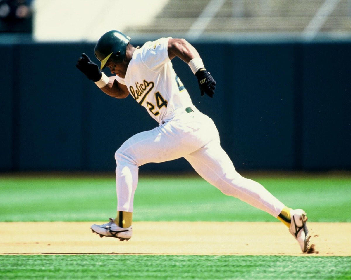 RICKEY HENDERSON 8X10 PHOTO OAKLAND ATHLETICS A