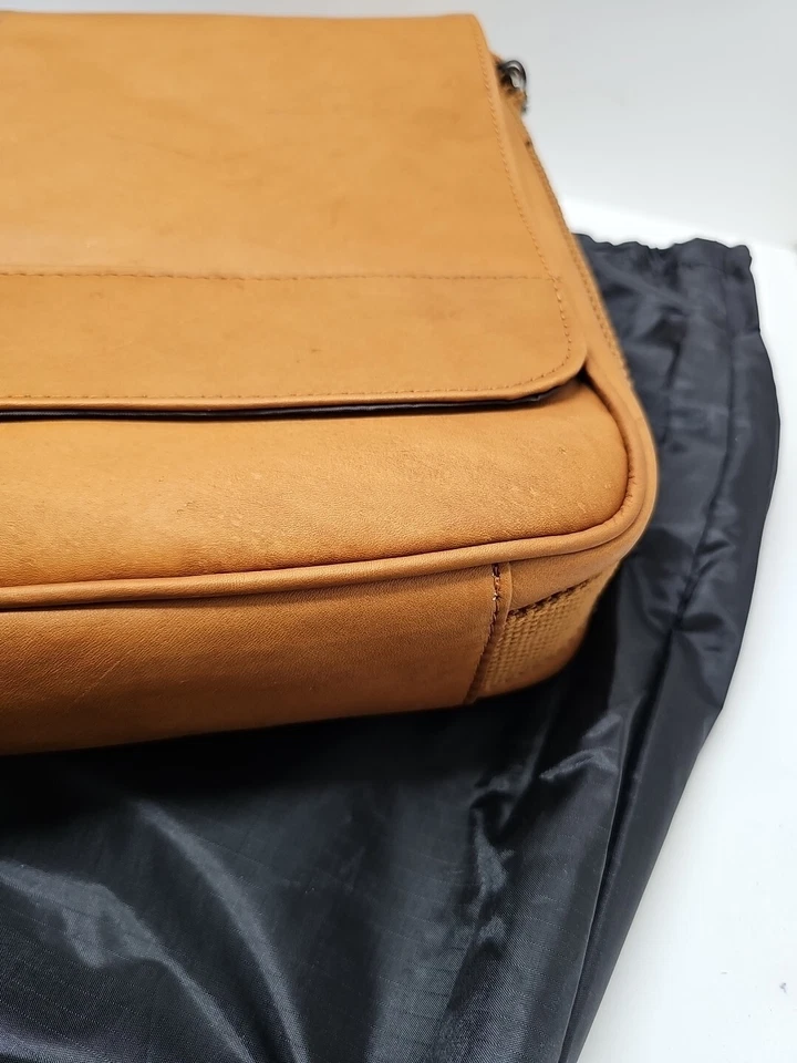 Maletín de cuero suave tostado Reaction by Kenneth Cole con correa para el hombro a juego Foto 4 de 4