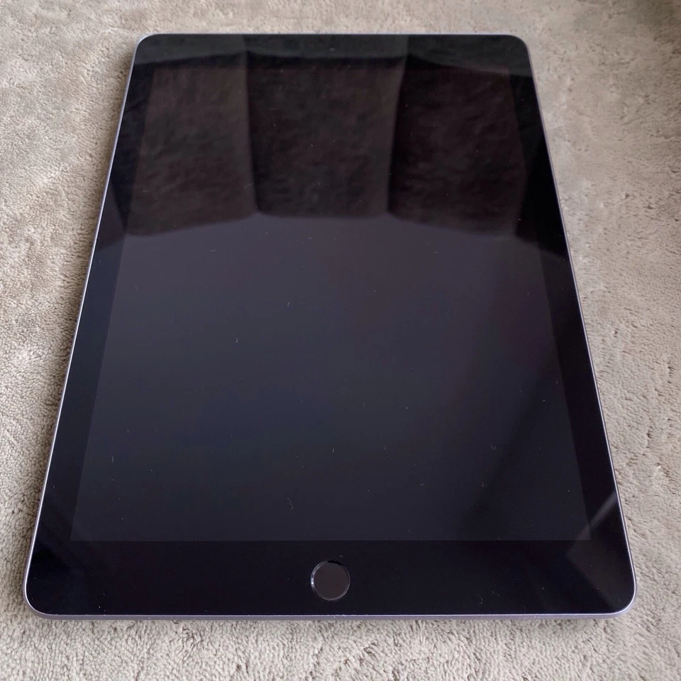 Apple iPad 6. Generation 32GB Wi-Fi Space Grau A1893 - Bild 3 von 4