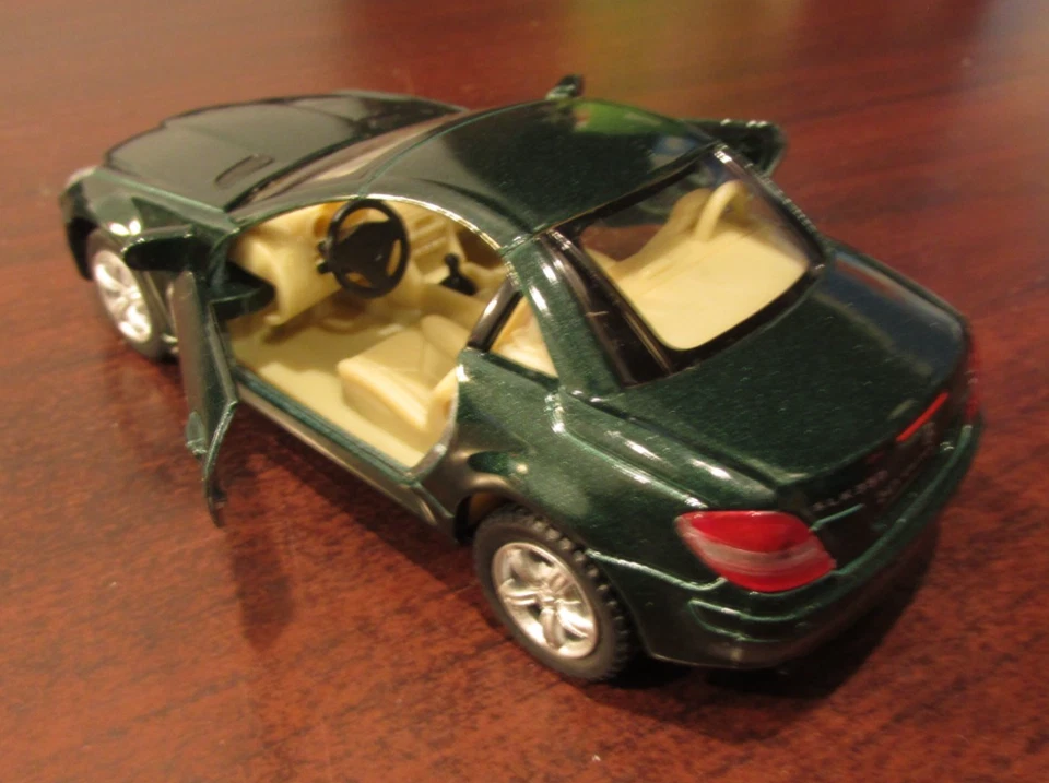 Mercedes-Benz SLK Class Diecast Pullback Toy Car Kinsmart 1/32 Scale Green - Image 2 of 2
