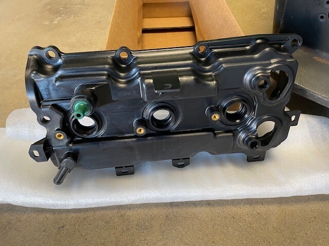皆無 Genuine OEM Engine Valve Cover for Nissan 132649N00A for sale