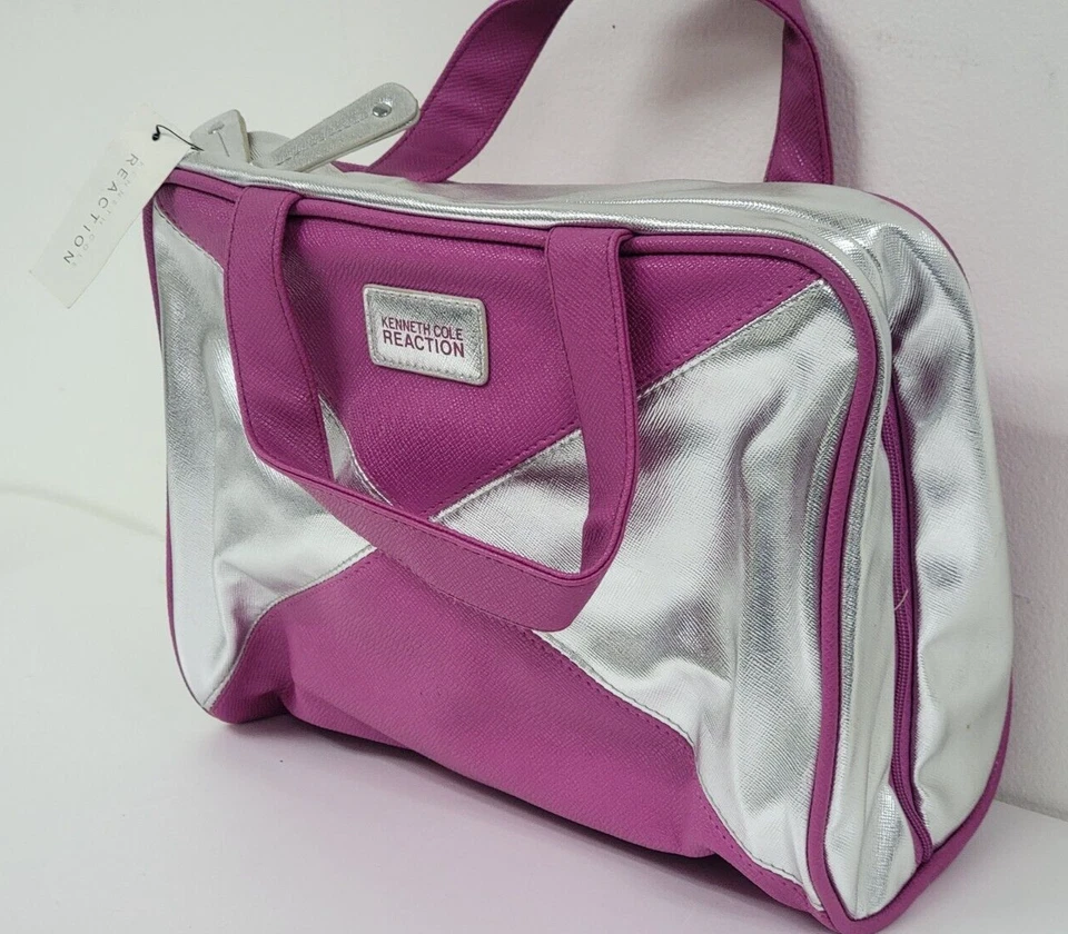 Bolsa de maquillaje Kenneth Cole Reaction fucsia/plateada fin de semana/nuevo con etiquetas) Foto 2 de 4