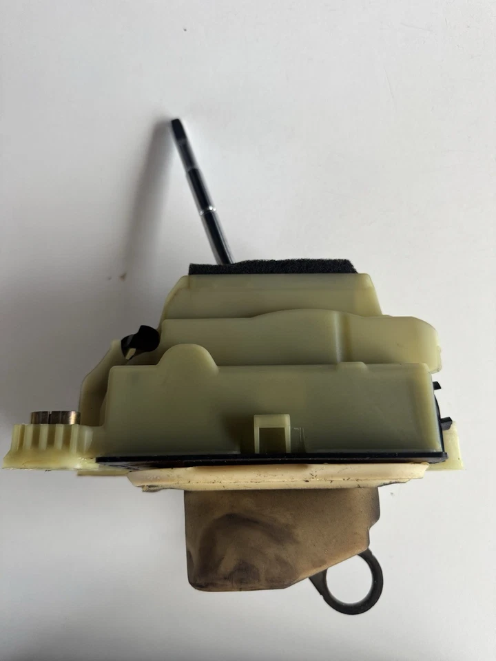 03-09 Mercedes W203 C230 C320 Floor Gear Shifter Selector Assembly A2032678724 - Image 2 of 4