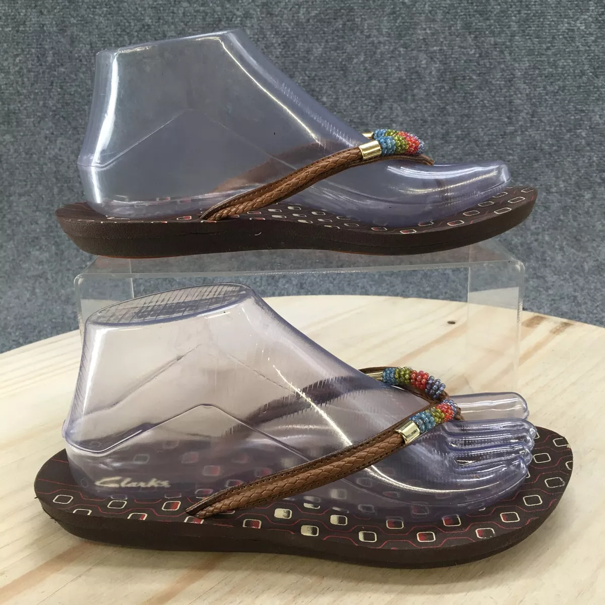 Clarks leather best sale flip flops womens