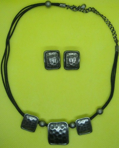 Vintage Ornate Hammered Silver Tone Modernist Geometric Necklace & Clip Earrings - Picture 3 of 5