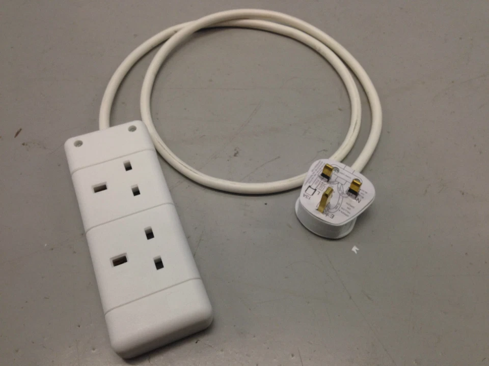 Marten® UPS IEC to UK Converter 2 Gang UK cw IEC C14 (kettle) Plug 1M Black - Image 2 of 2