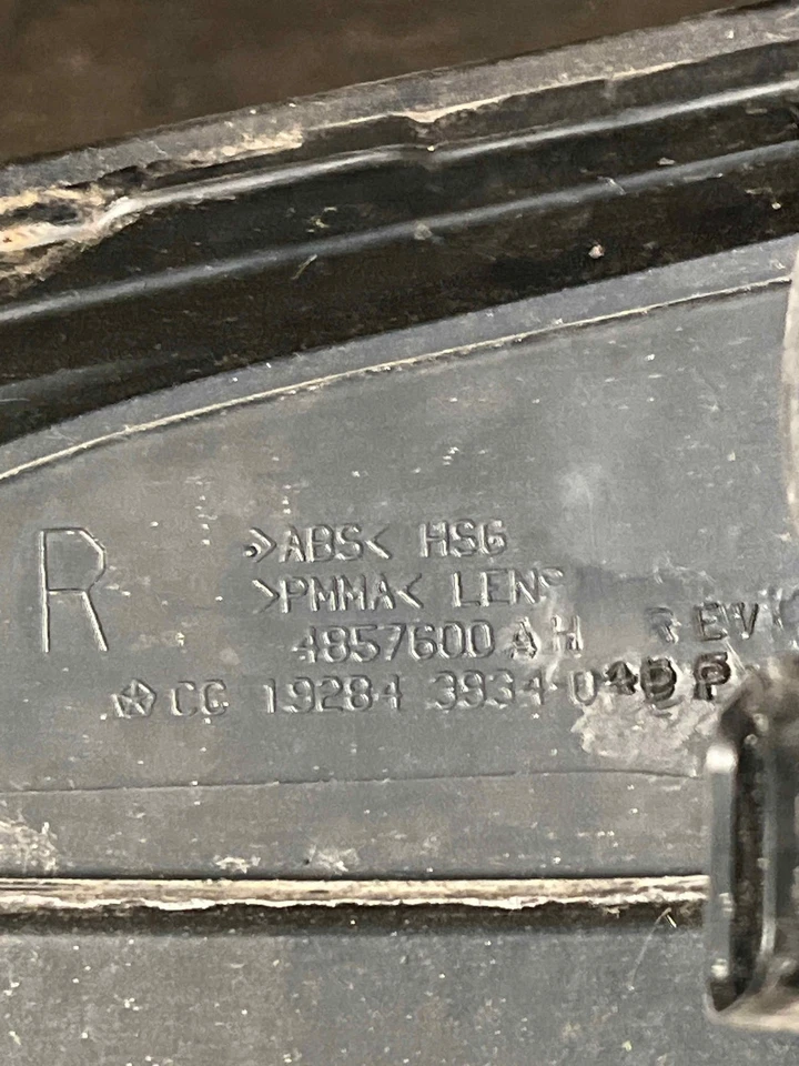 Fits 2004-2007 Dodge Caravan Right Taillight Assembly OEM:68241334AA Foto 4 de 4