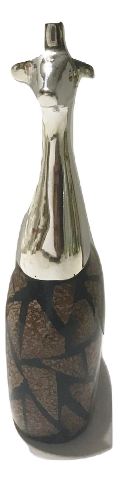 Estatuilla pequeña jirafa con incrustaciones de semillas de caoba de aluminio reciclado Ystilo 6,75" Foto 2 de 4