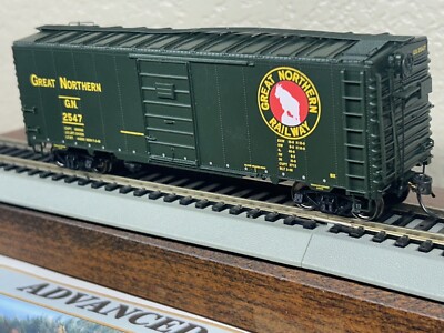 GREAT NORTHERN EXPRESS PULLMAN GREEN PASS - 40ft 12 PANEL BOXCAR HO Scale NEW