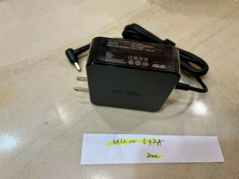 ASUS AC Adapter for ZenBook UX305F ,UX305CA , UX305LA, UX306UA ,UX310UQ - Image 3 of 4