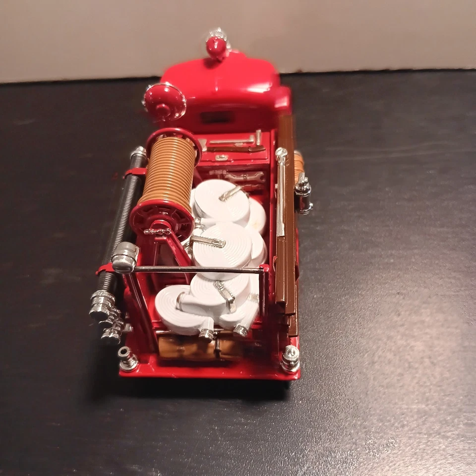 Matchbox Models of Yesteryear 1935 Mack Fire Pumper Truck YFE15 Foto 4 de 4