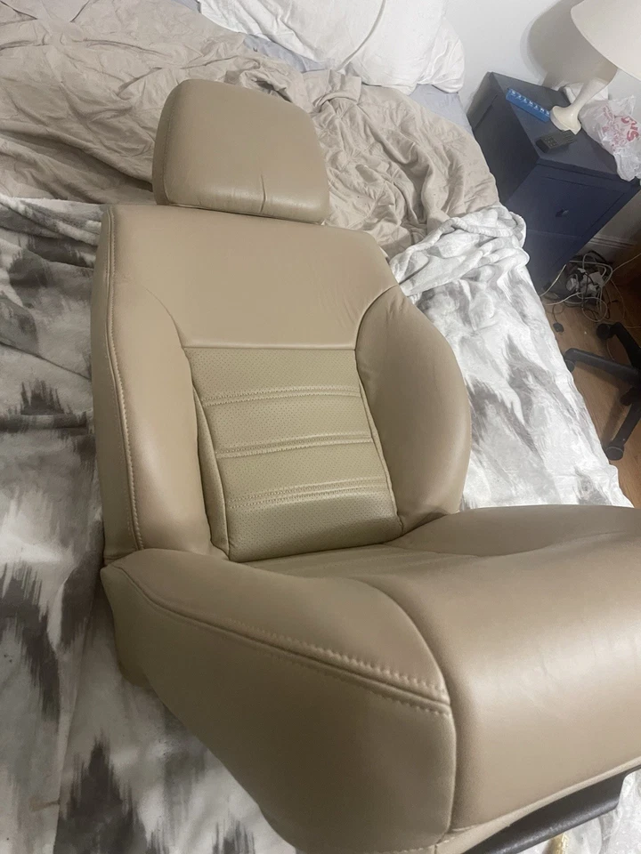 吉普切诺基 XJ 1995 - 2001 棕褐色皮革座椅 — 第 3/4 张图片