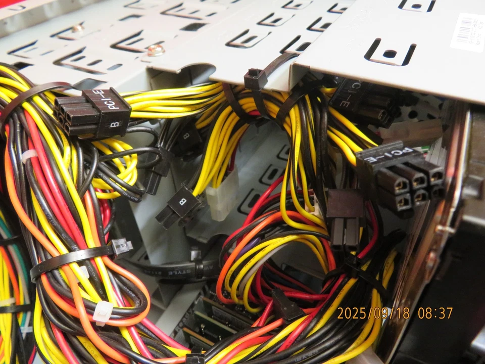 Gaming PC Terra 1001278 Core i7-8700K 3,7GHZ/32GB/240GB SSD+1TB HDD /WIN 11 24H2 - Bild 4 von 4