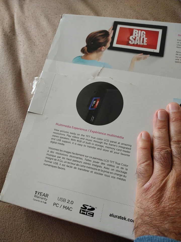 Aluratek - 14" Widescreen LCD Digital Photo Frame - Image 4 of 4