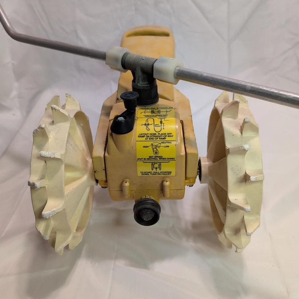 TRACTOR DE RIEGO ASPERSOR DE CÉSPED John Deere de hierro fundido NELSON de colección Foto 4 de 4