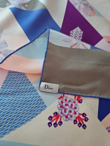 Foulard carré femme Christian Dior en soie 89 cm par 89 cm
