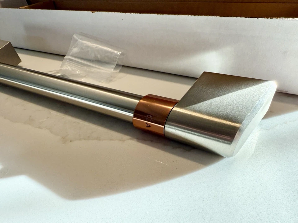 Kit de manijas de acero inoxidable cepillado para electrodomésticos CAFÉ CXOTRHKPMSS para microondas Foto 4 de 4