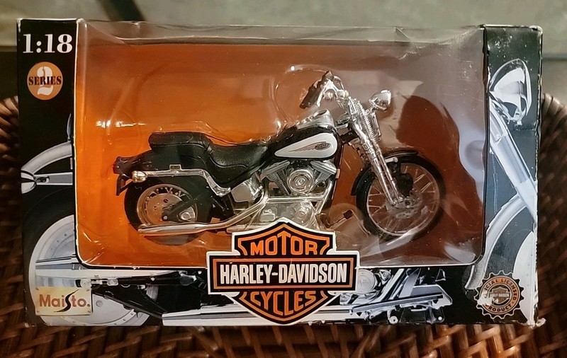 1998 Maisto Harley Davidson #31360 Series 2 FXDL Dyna Low Rider, NEW-box Damaged