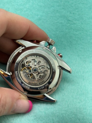 MICHAEL KORS SILVER RED ACCENT WATCH MK9013 5 ATM SELF WINDING - PARTS - (M81) - Picture 13 of 16