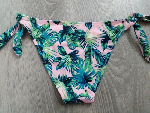 Primark Size 8 Bikini Bottoms • Pristine Condition - Picture 2 of 4