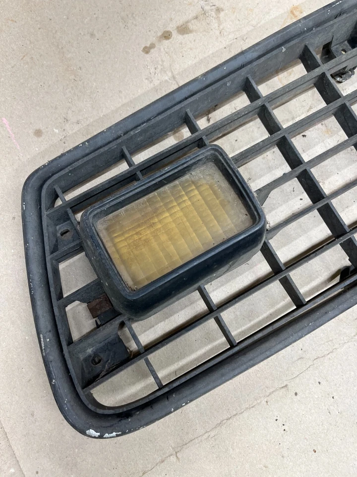 74 75 76 77 78 Ford Mustang II Ghia REJILLA NEGRA PARRILLA CON LUCES PROYECTO MOLDURA OEM Foto 2 de 4