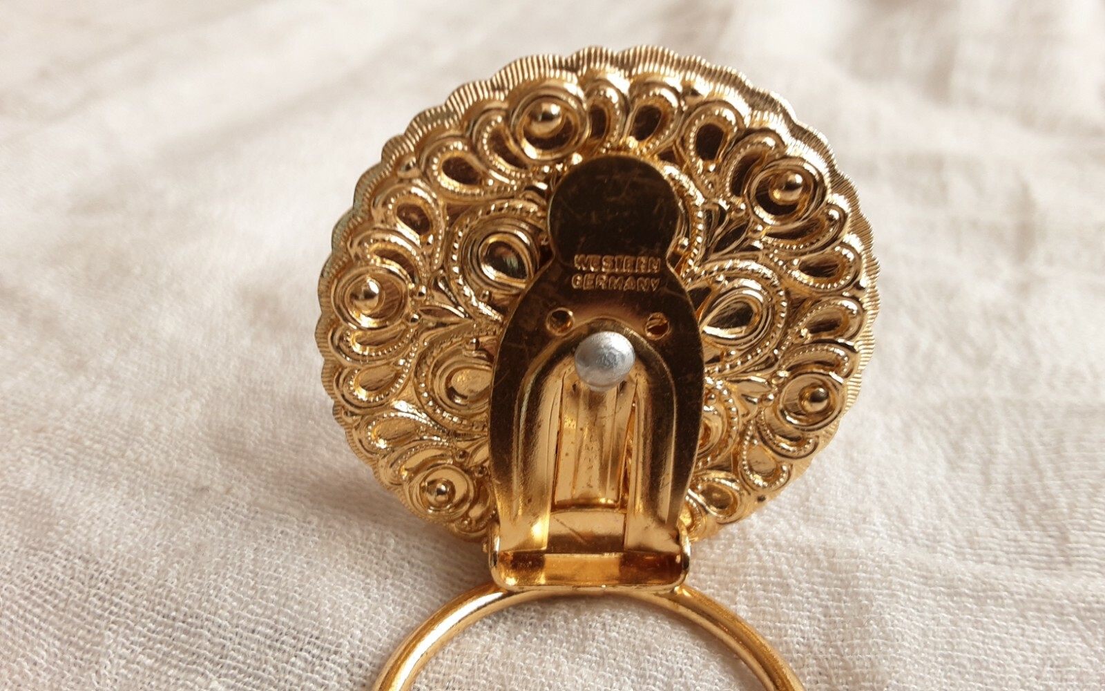 FILIGREE SCARF CLIP VINTAGE WESTERN GERMANY GOLDTONE … Gem