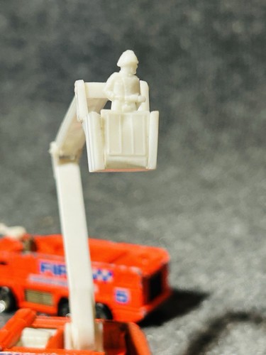 VTG 90's Matchbox Fire Truck Snorkel #1, Airport #5, Fire Rescue #2 Orange - Picture 10 of 13