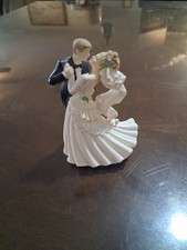 1998 Wilton Enterprises Petite Embrace Wedding Couple Cake Topper