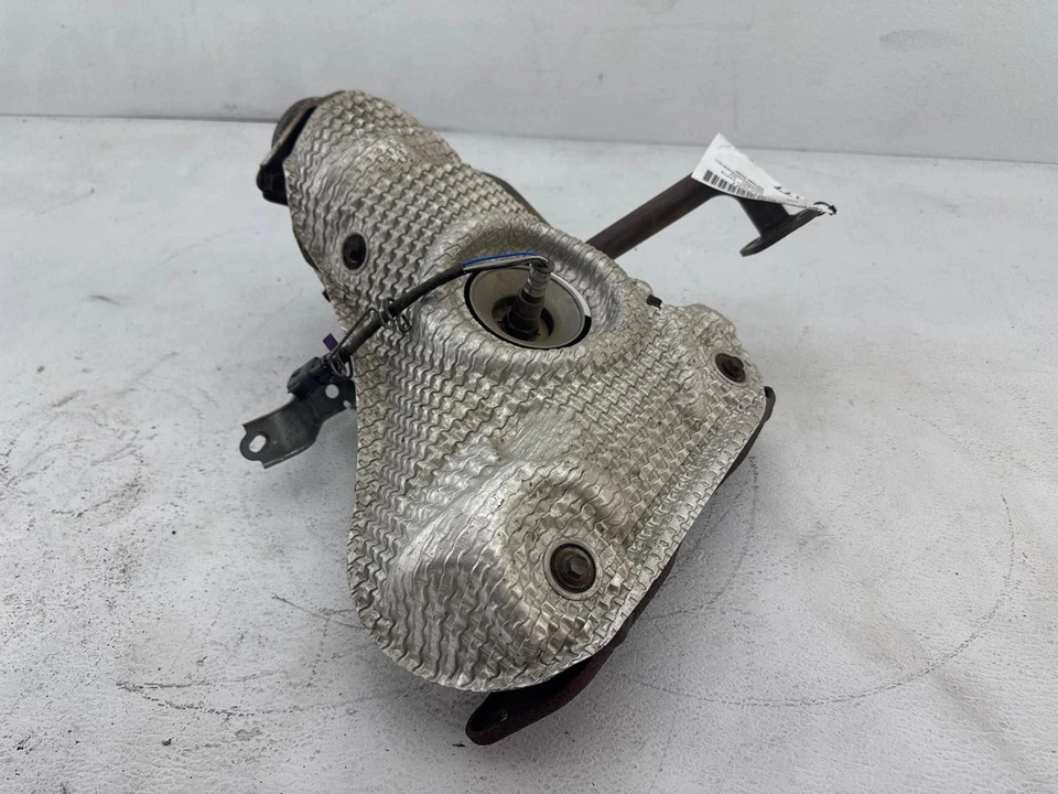 Colector de escape híbrido Toyota Prius Prime 1,8 L 17-22 Foto 2 de 4