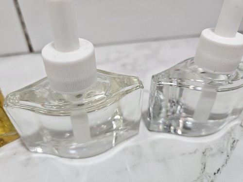 LOT OF (4) BATH AND BODY WORKS HOME FRAGRANCE SCENTPORT REFILLS - Picture 9 of 9