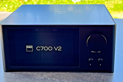 NAD C700 V2 BluOS  Streaming-Vollverstärker Graphite