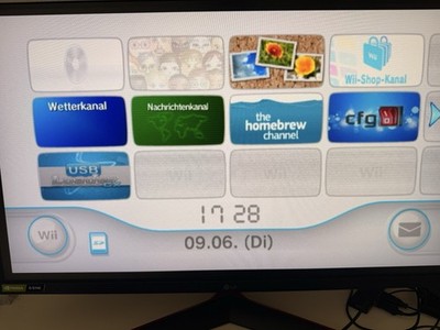 Nintendo Wii Konsole Weiß Bundle + 2 Controller + HDMI Adapter